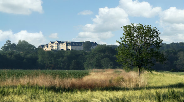 The lodge, made of Texas
limestone and roofed in slate, is perched
atop the highest point in Hopkins County.