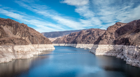 CRITICAL SHORTAGE | In 2018, the water level in Lake Mead
dipped so low that the nation’s
largest reservoir narrowly avoided
mandatory usage cuts.