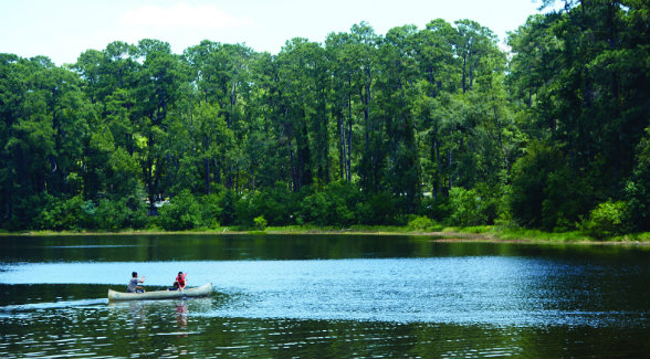Nearby Lake Conroe offers swimming, canoeing, fishing, jet skiing, and waterskiing.