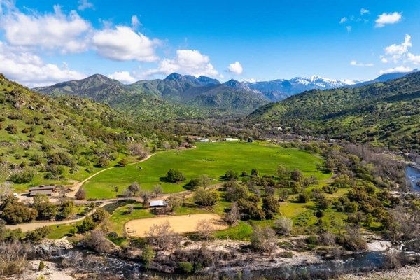 04-LR_PUBPICKS-CaliforniaOutdoorProperties-122024
